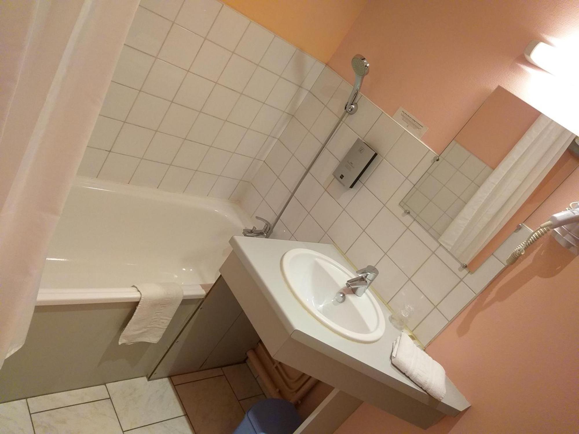 Avesnelles Logis Hotel - Les Paturelles מראה חיצוני תמונה