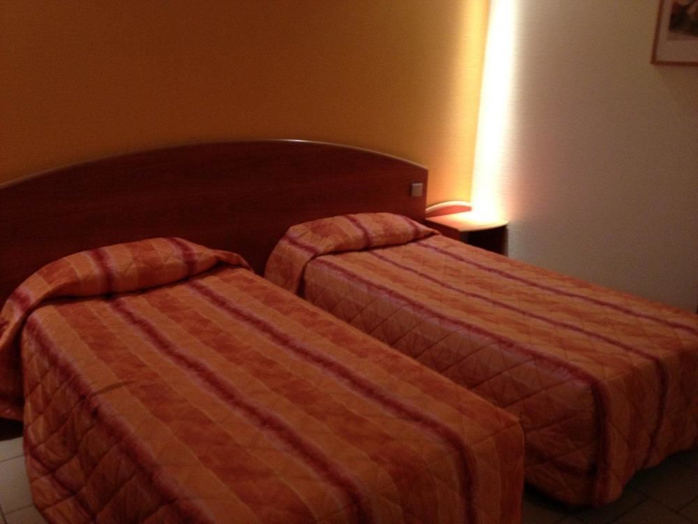 Avesnelles Logis Hotel - Les Paturelles מראה חיצוני תמונה