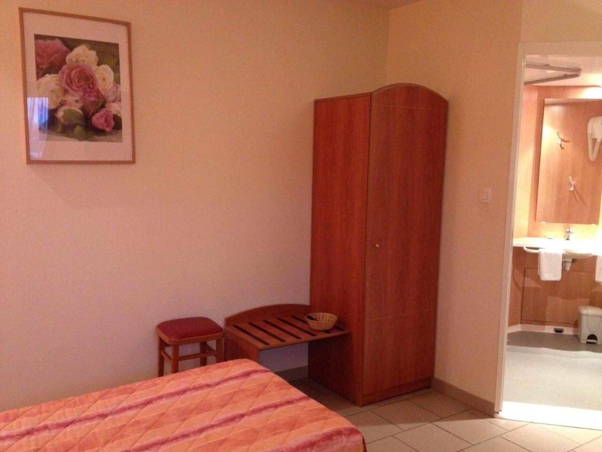 Avesnelles Logis Hotel - Les Paturelles מראה חיצוני תמונה