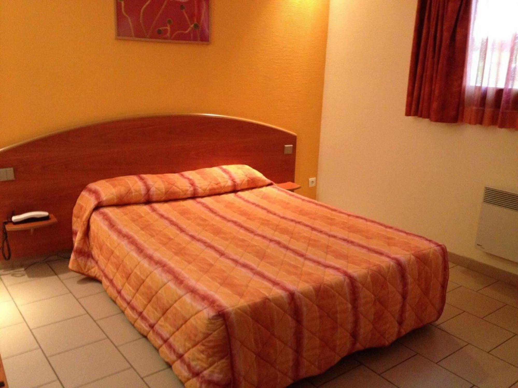 Avesnelles Logis Hotel - Les Paturelles מראה חיצוני תמונה