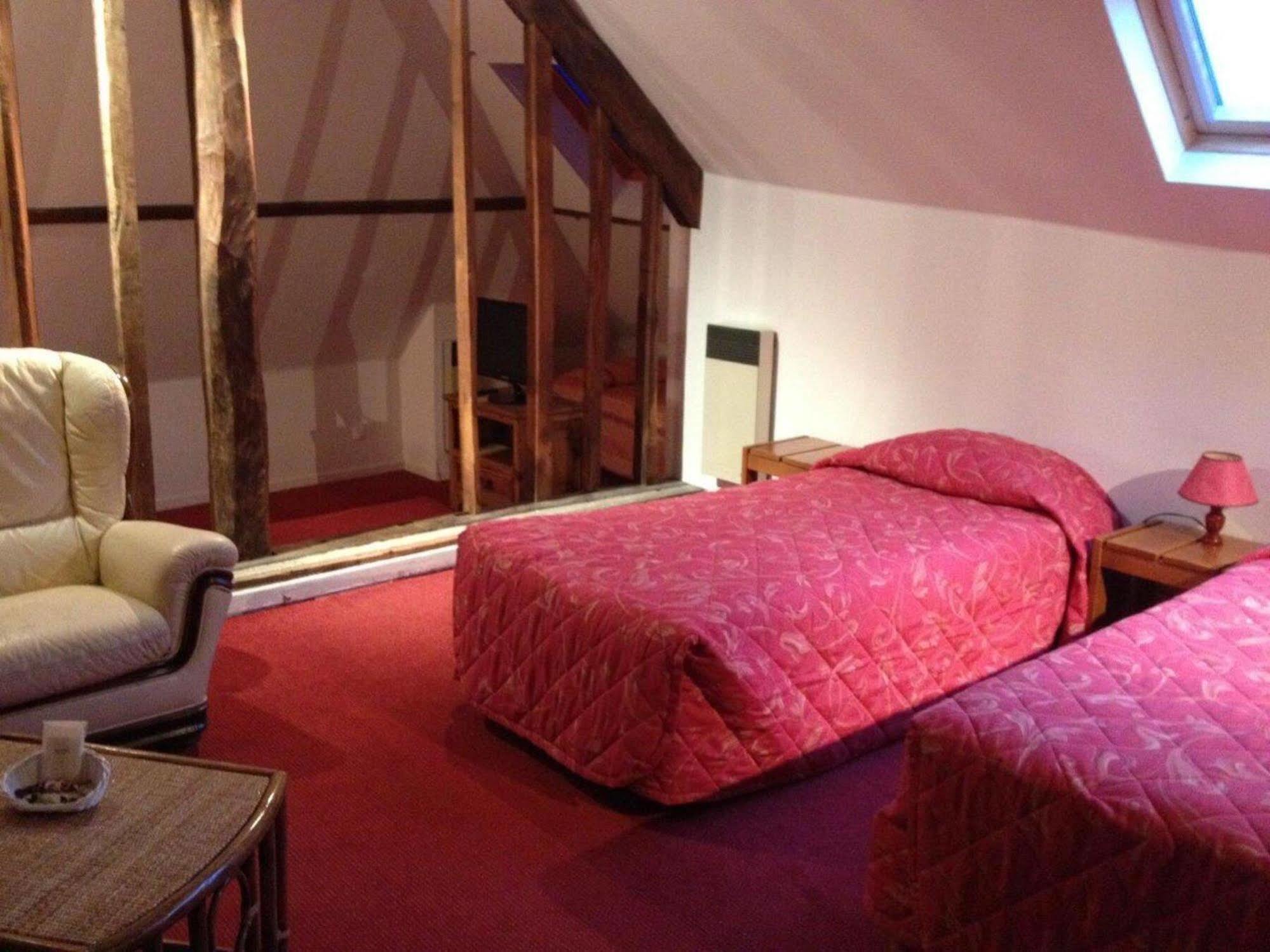 Avesnelles Logis Hotel - Les Paturelles מראה חיצוני תמונה